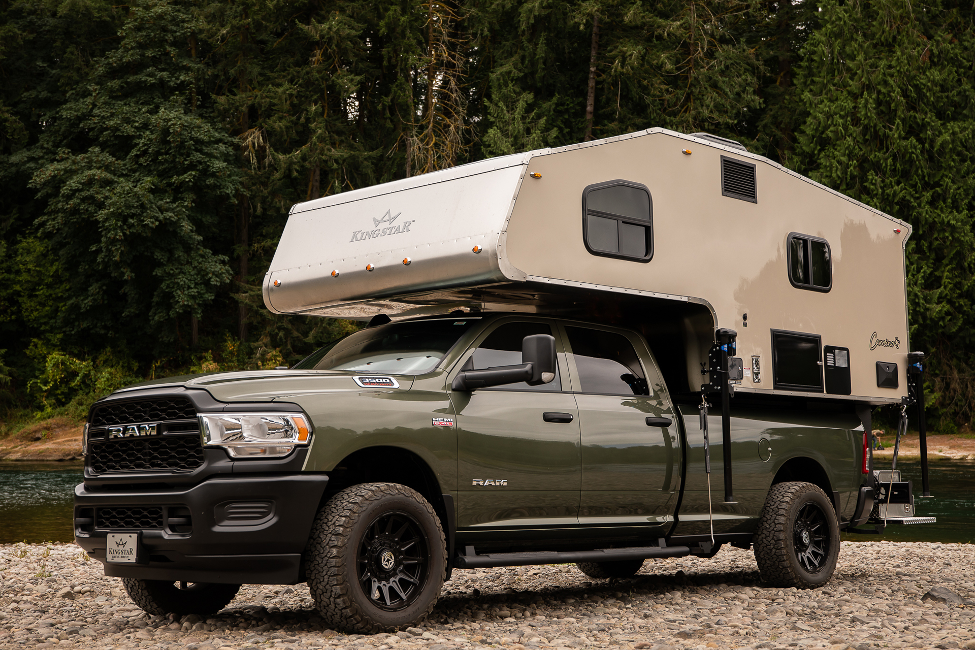Kingstar Camino 88 North/South-Champagne Slick Side exterior camper