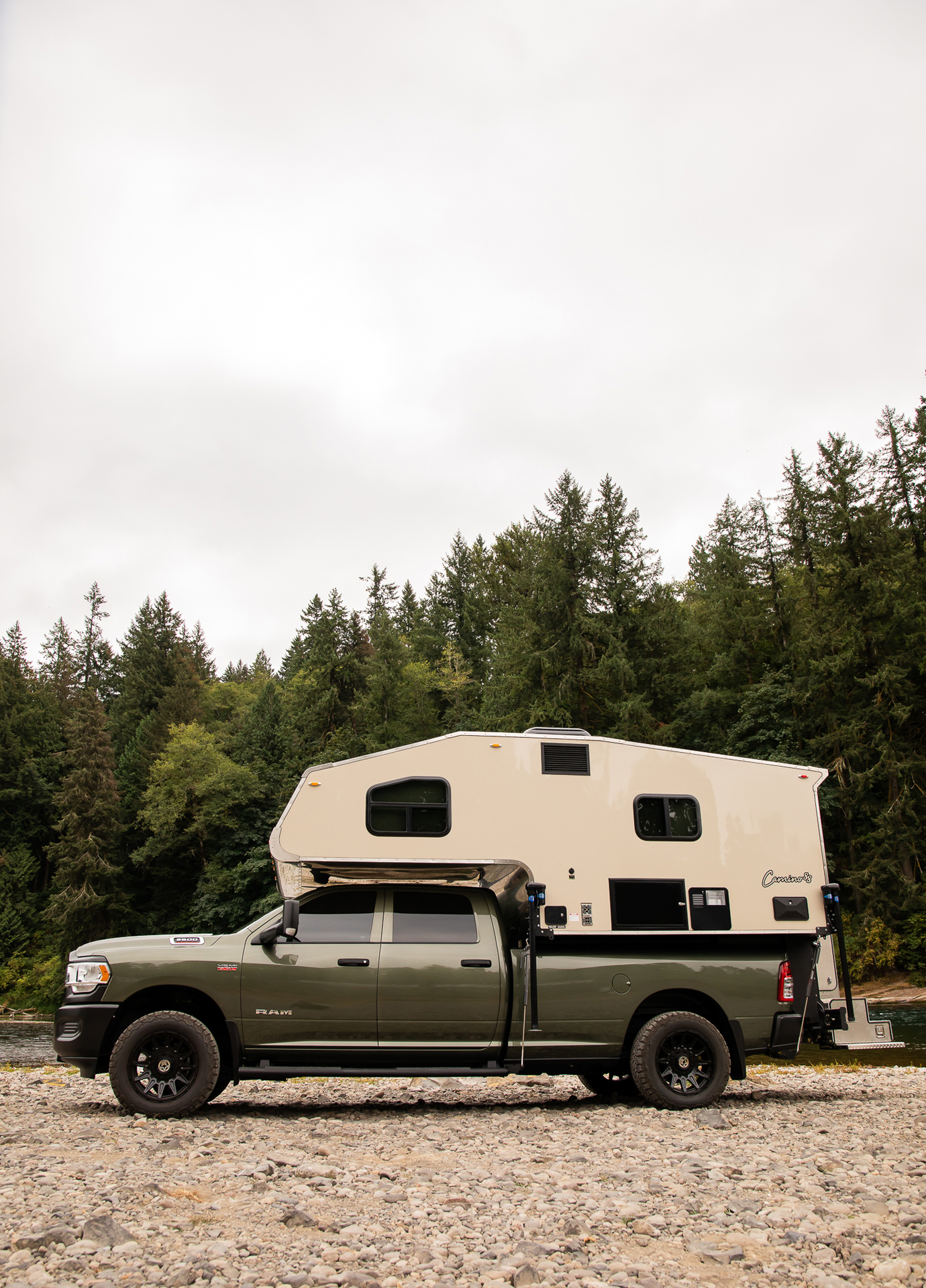 kingstar champagne slick side exterior camper