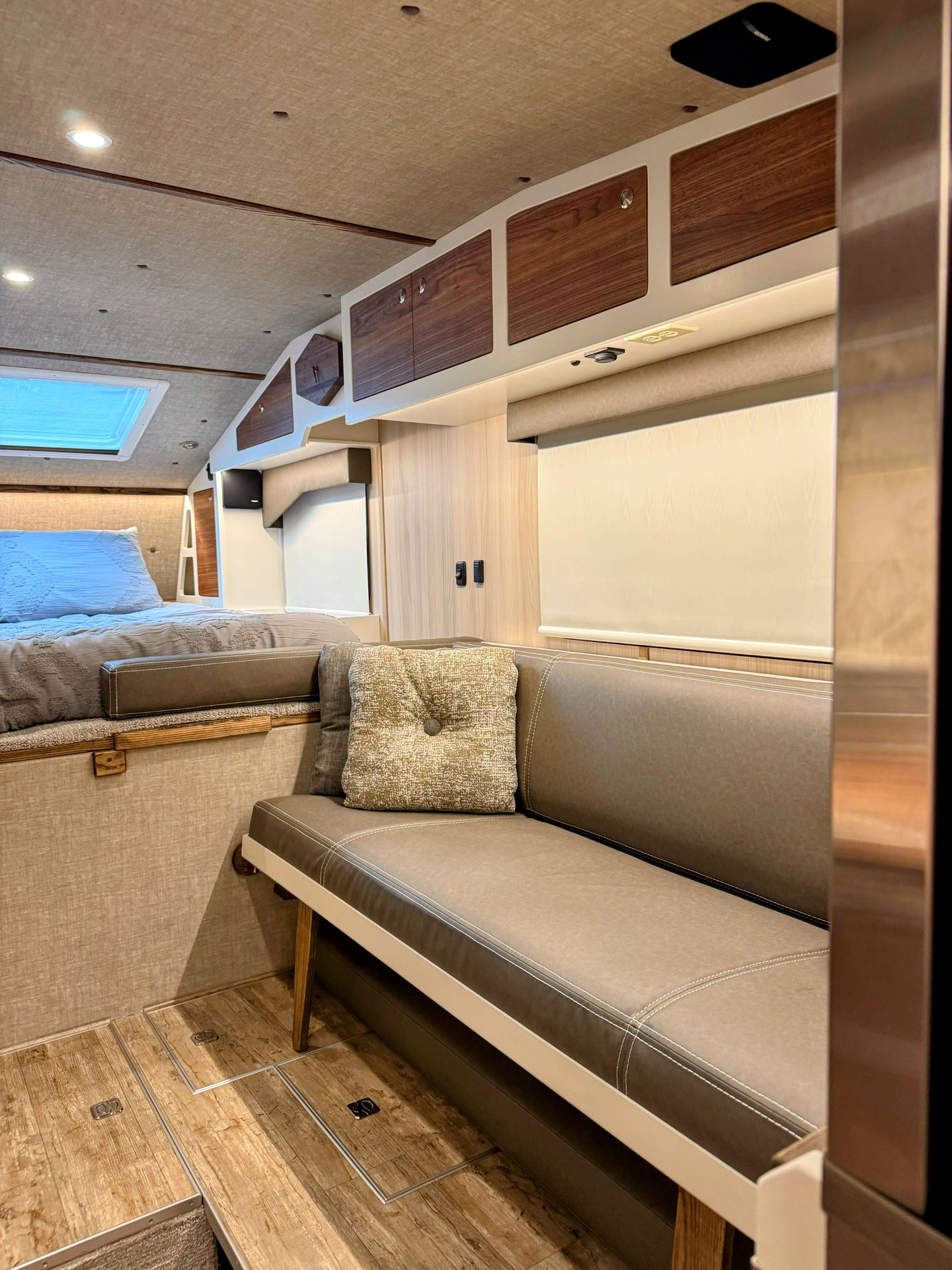 kingstar kruzr couch bunk interior
