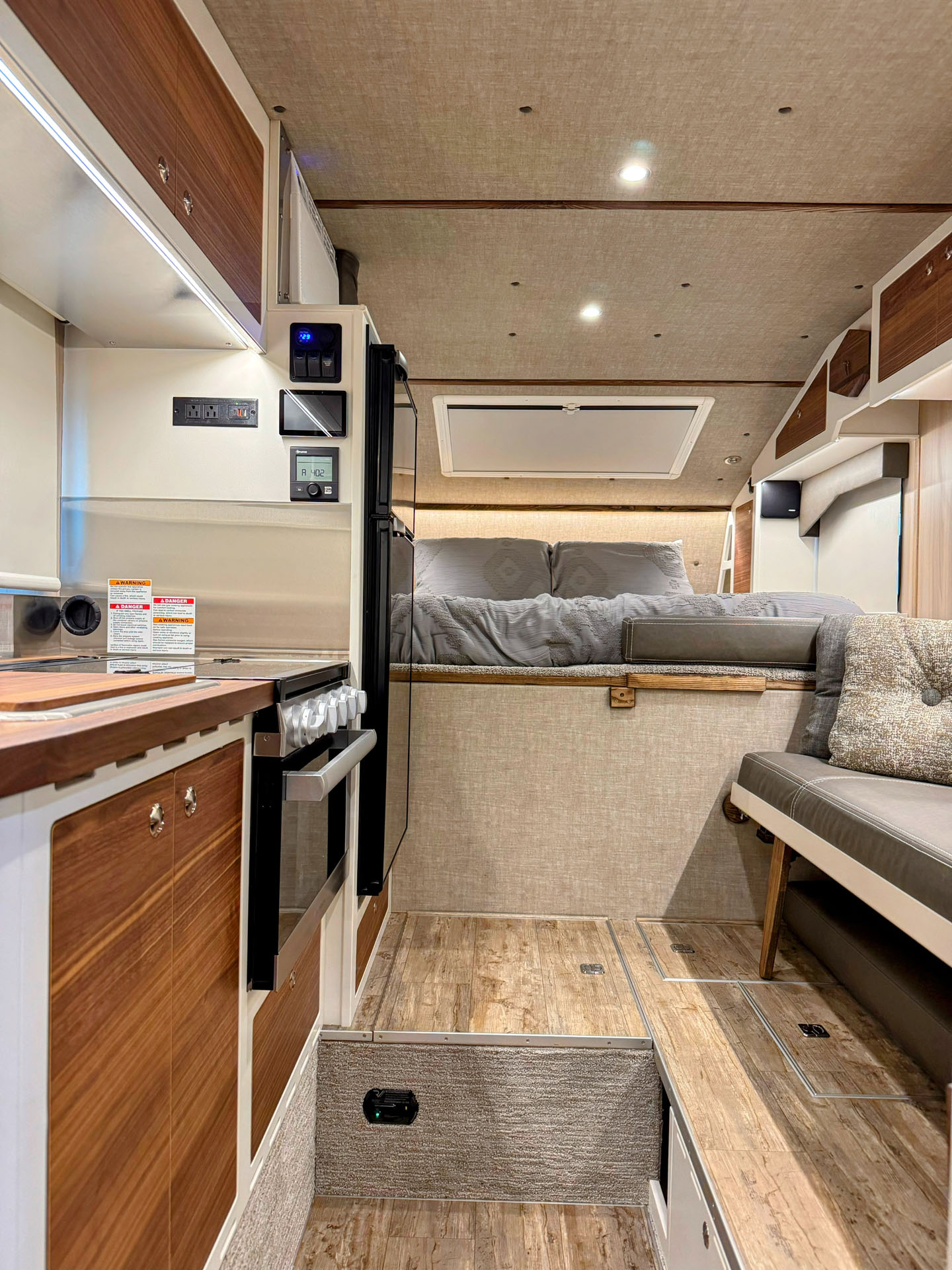 kingstar kruzr couch bunk interior