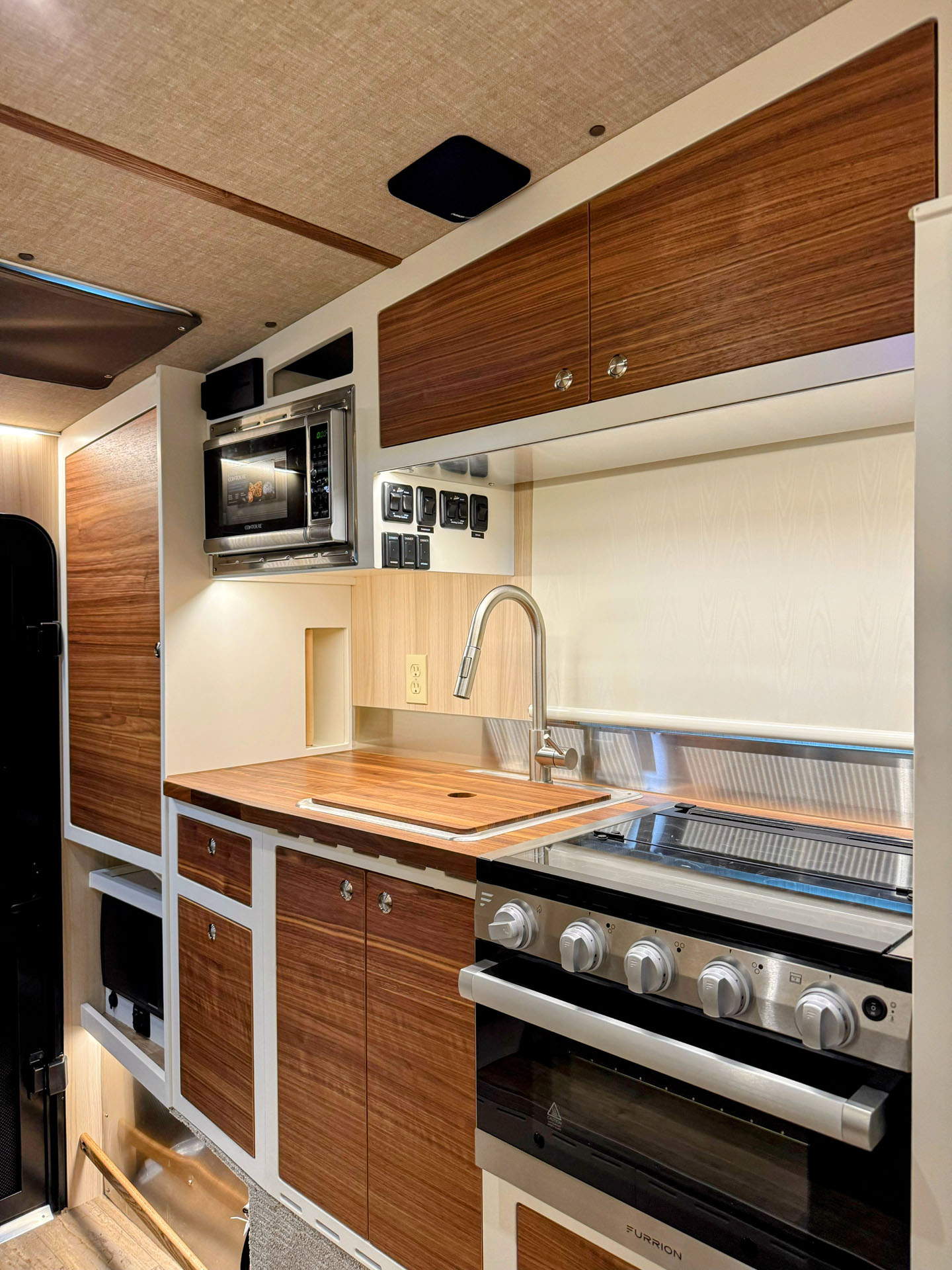 kingstar kruzr couch bunk interior