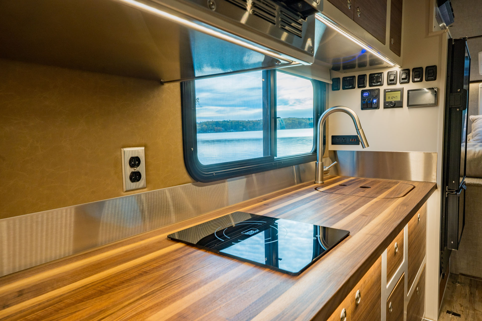 kingstar kruzr 12 camper kitchen 