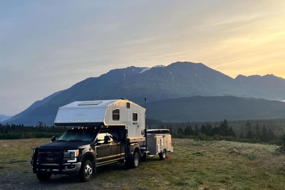 Kingstar Camper in the Mountains 