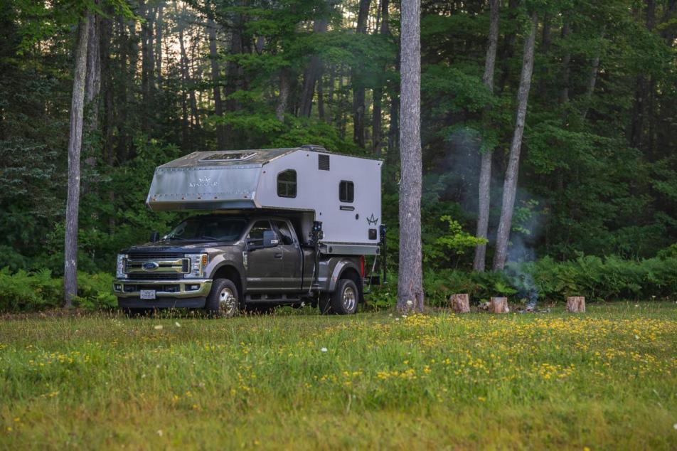 Kingstar Camper with Campfire 