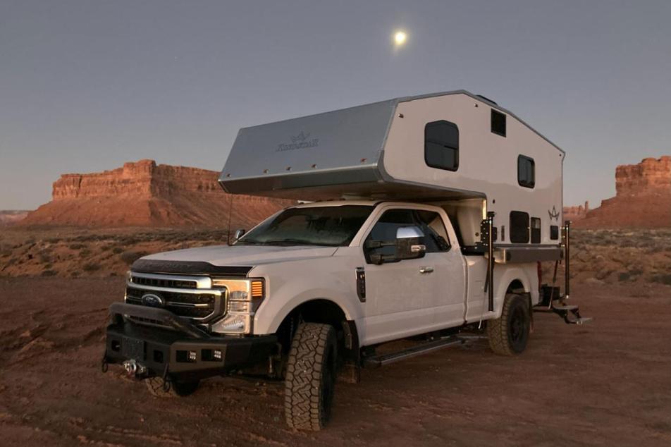 Kingstar Camper in the Desert 
