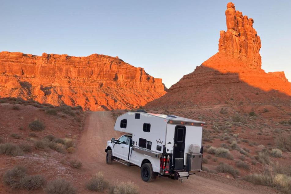 Kingstar Camping Adventure in the Desert 