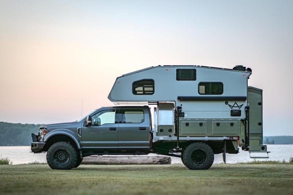 kingstar camper on the waterside 