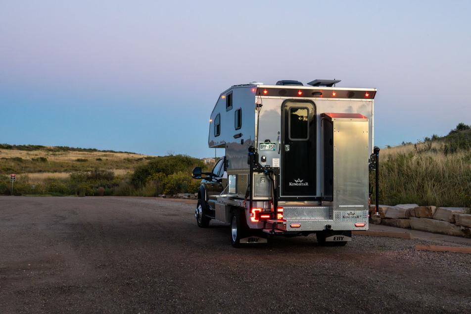 accessories on kingstar camper on the road 