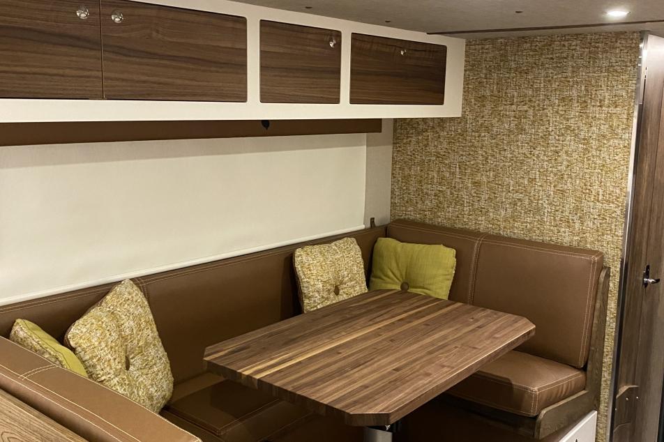 U shaped dinette in Ventura decor