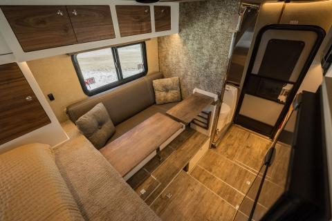 kruzr 6 lounger with k9 kennel