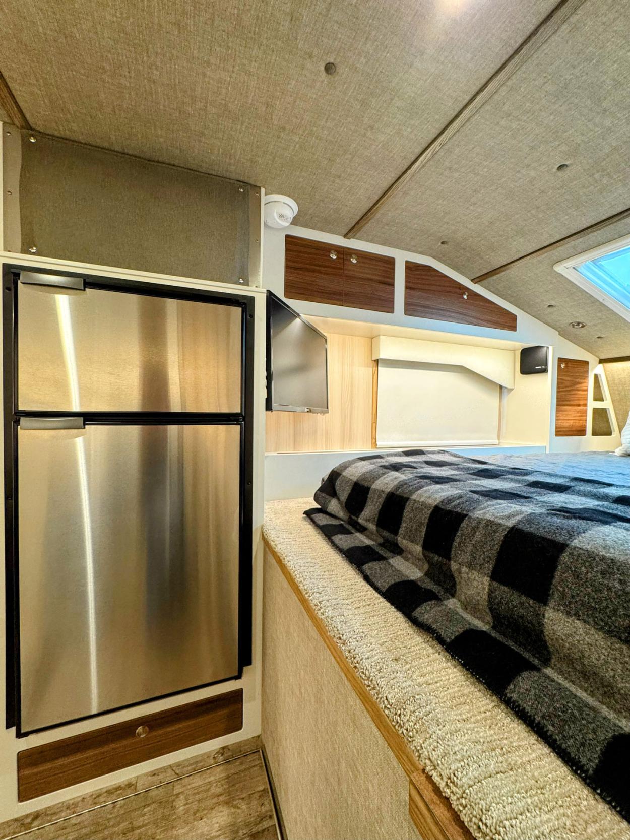 kingstar kruzr 10 command center bed with storage 