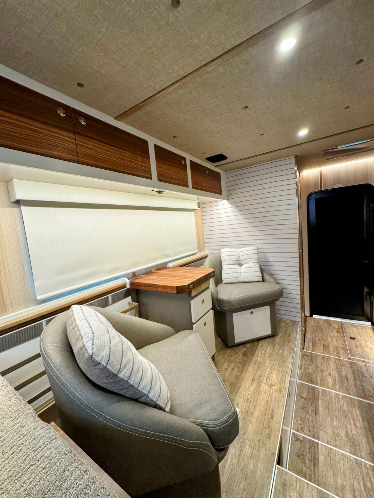 kingstar kruzr 10 command center chairs 