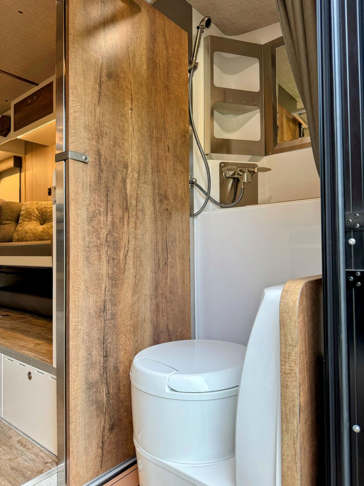 kingstar kruzr couch bunk interior 
