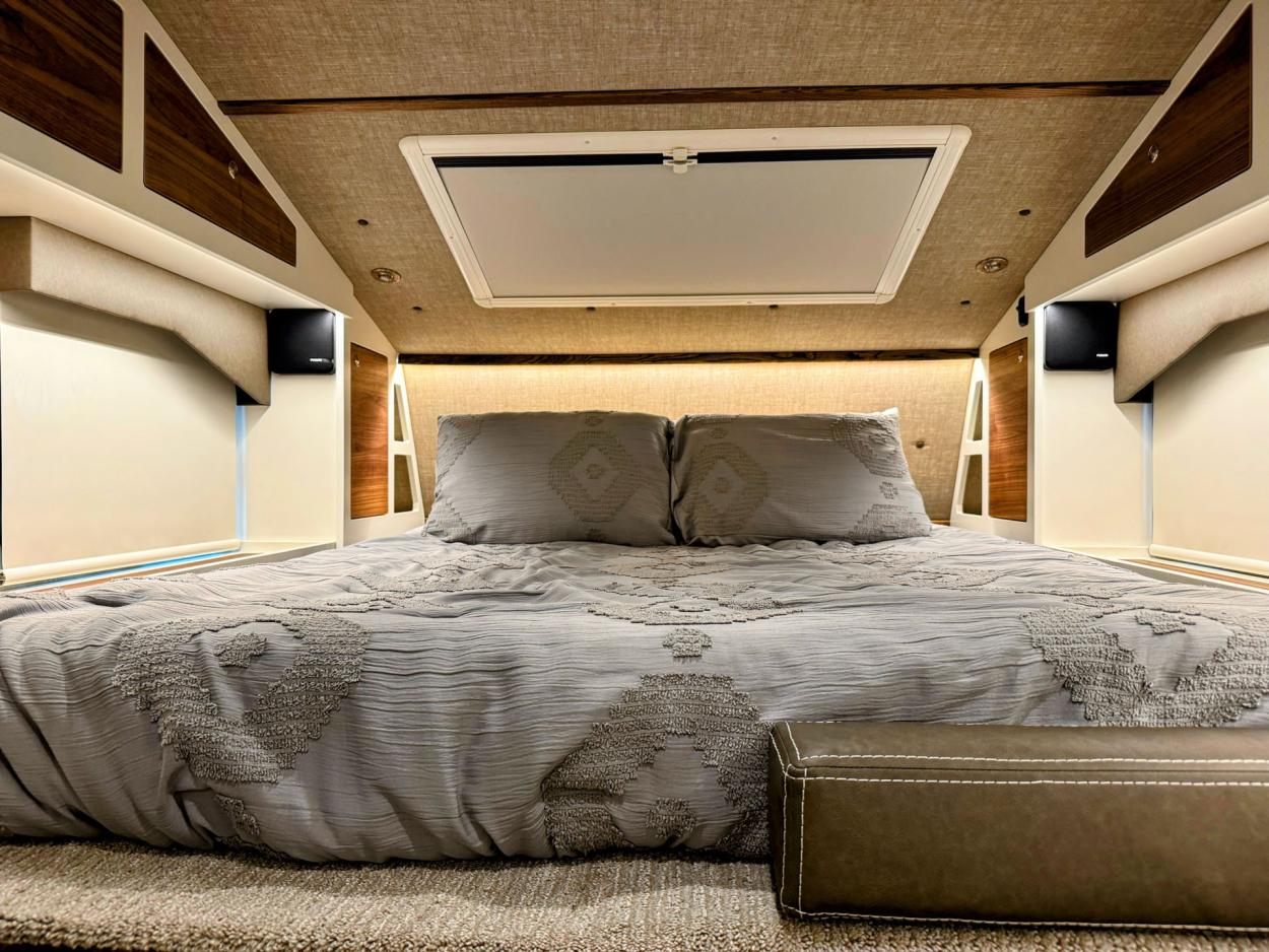 kingstar kruzr couch bunk interior 