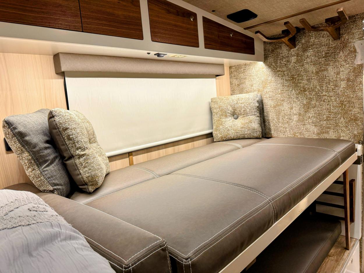 kingstar kruzr couch bunk interior 