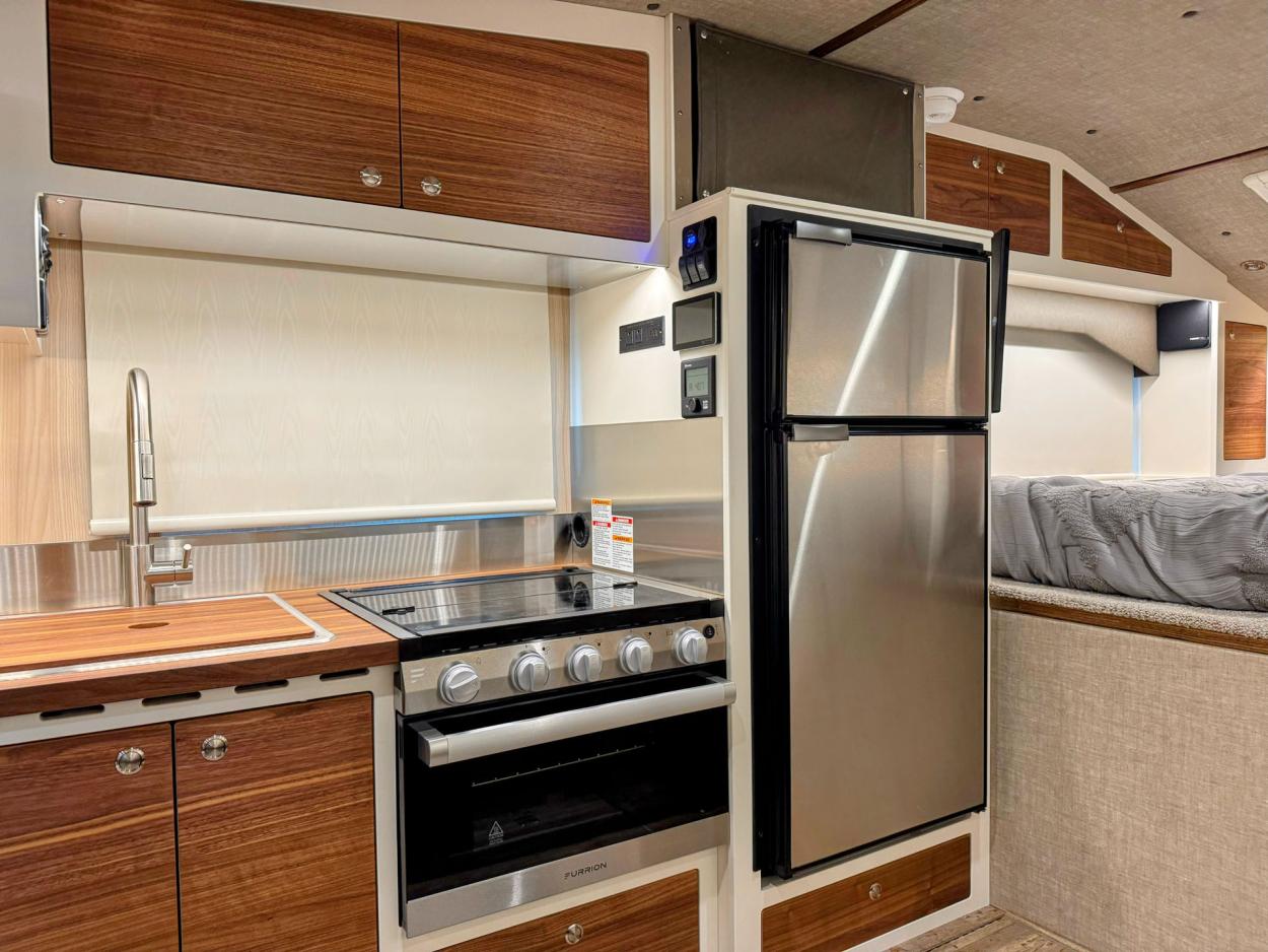 kingstar kruzr couch bunk interior 
