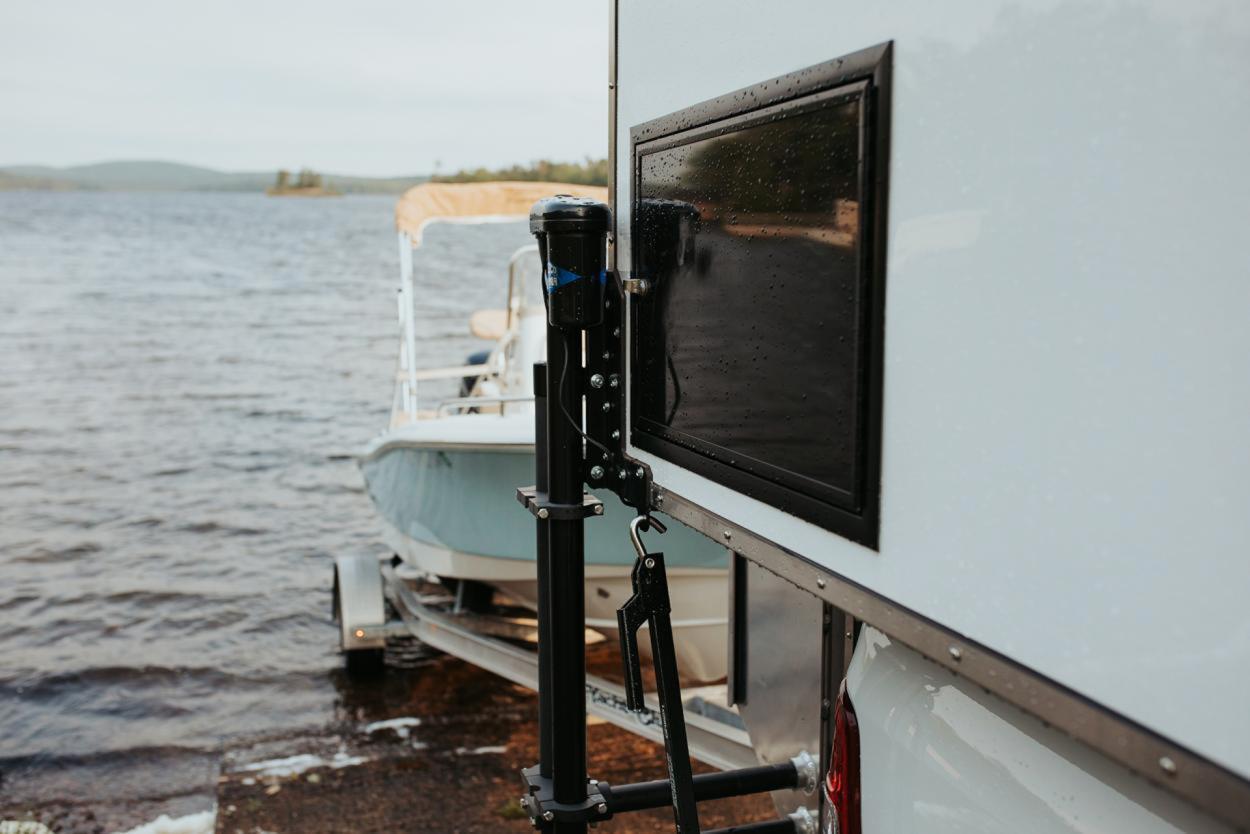 kingstar boat backing into the water 